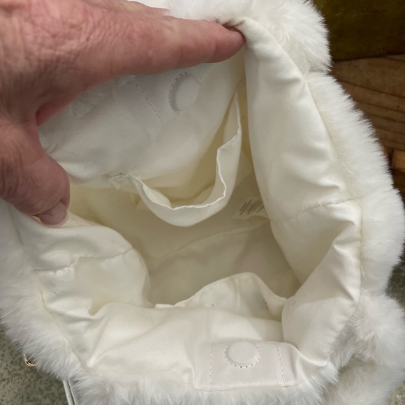 CYNTHIA ROWLEY SNOW WHITE FAUX FUR CHRISTMAS HOLIDAY CROSSBODY SNAP PURSE - Picture 8 of 9